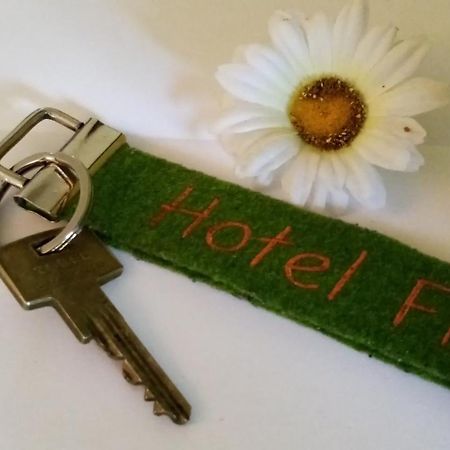 Hotel Flower Power Хелен Экстерьер фото